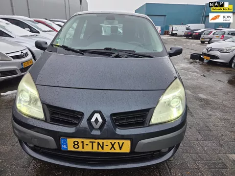 Renault Grand Sc&eacute;nic 2.0-16V Business Line rijdt super