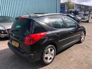 Peugeot 207 1.6 vti benzine rijd super